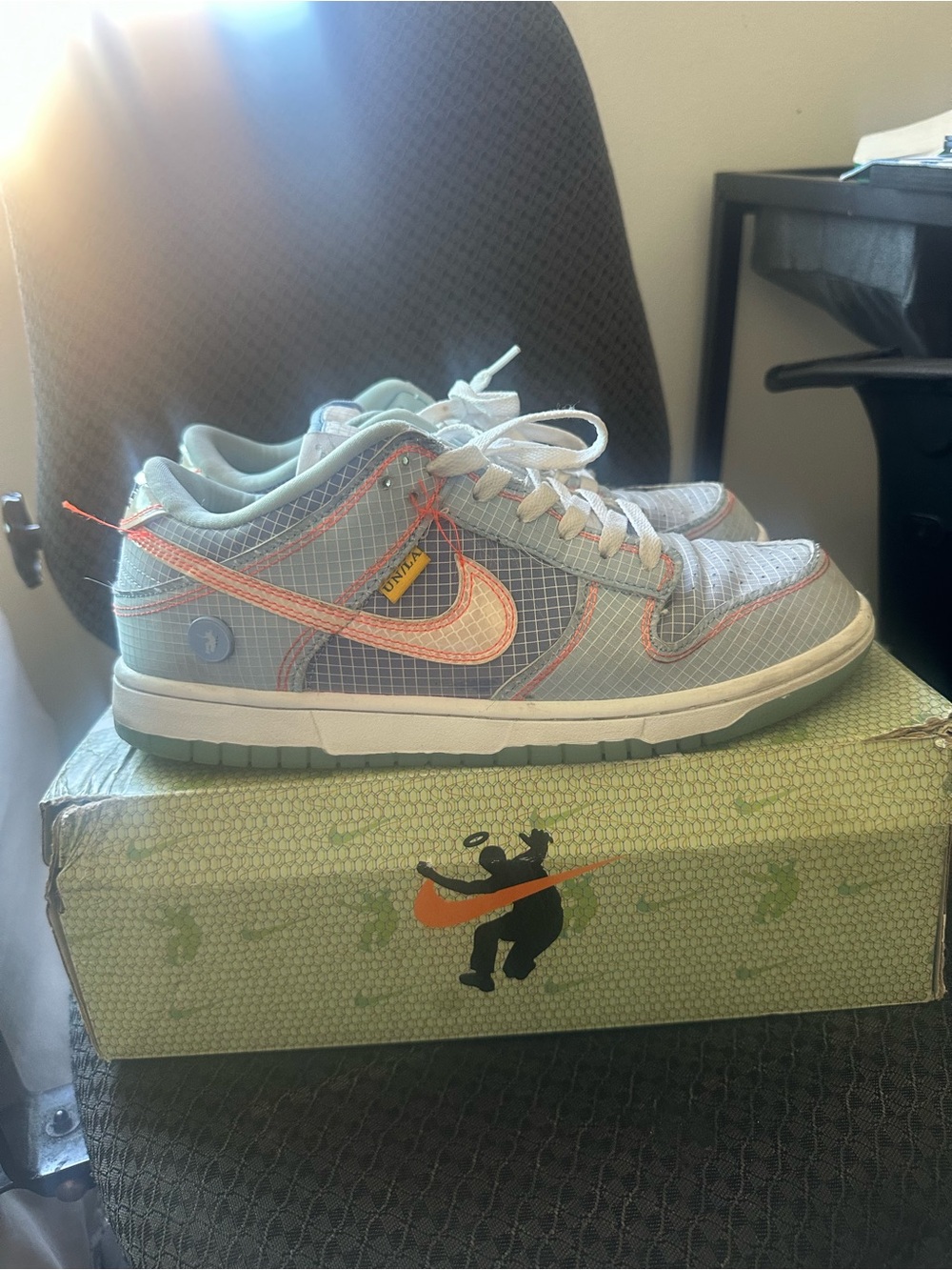 Nike Kids Low-Top Sneakers in Light Blue with Coral Trim